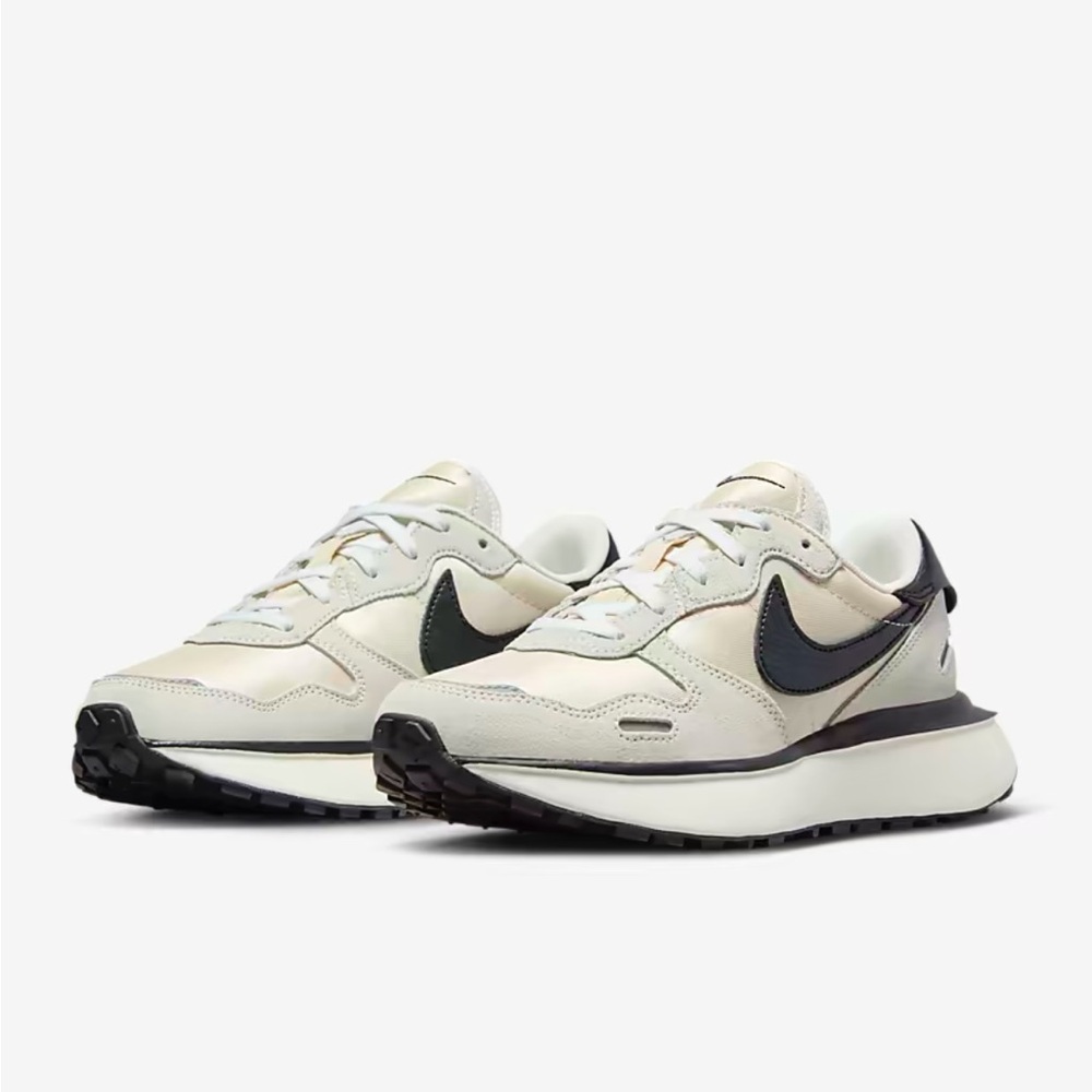 Nike phoenix waffle